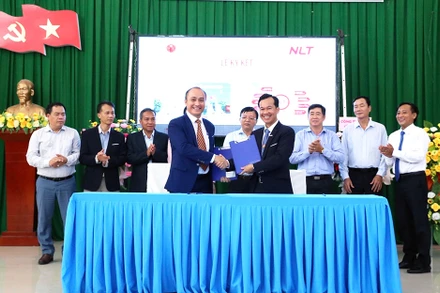 Ký biên bản ghi nhớ kinh phí tài trợ xây dựng 6 phòng thí nghiệm thực hành công nghệ cao. 