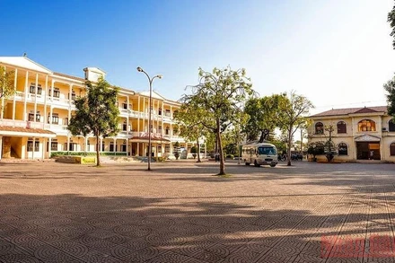 Trường trung học phổ thông Nguyễn Trãi, nơi xảy ra vụ án hình sự tội Lợi dụng chức vụ, quyền hạn trong khi thi hành công vụ đang bị cơ quan công an điều tra, xử lý. (Ảnh minh họa từ internet)