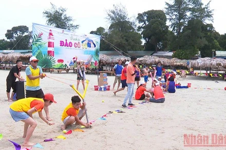 Bãi tắm Vàn Chảy, Cô Tô là điểm đến hấp dẫn nhiều du khách trong kỳ nghỉ lễ.