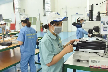 Ảnh minh họa: Công nhân lao động sản xuất tại Khu công nghiệp VSIP Bắc Ninh, tỉnh Bắc Ninh. (Ảnh: NGUYỄN ĐĂNG)