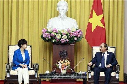 Chủ tịch nước Nguyễn Xuân Phúc tiếp Chủ tịch Hội Người Hàn Quốc tại Việt Nam Chang Eun Sook. (Ảnh: Thống Nhất/TTXVN)