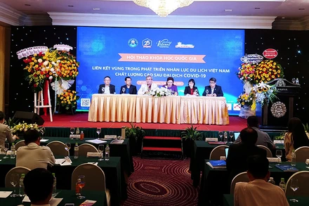 Toàn cảnh buổi hội thảo.