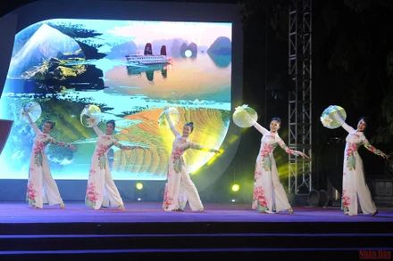 Chương trình nghệ thuật tại Lễ khai mạc Lễ hội Du lịch Hà Nội năm 2022. (Ảnh: Đăng Khoa)