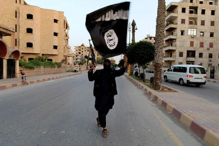 Thành viên trung thành với IS xuất hiện tại Raqqa, Syria, ngày 29/6/2014. (Ảnh: Reuters)