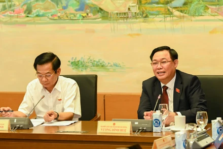 Chủ tịch Quốc hội Vương Đình Huệ phát biểu tại phiên thảo luận tổ chiều 24/5. (Ảnh: DUY LINH)