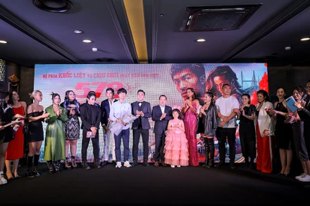 Đoàn làm phim "578: Phát đạn của kẻ điên" tại buổi chiếu ra mắt. (Ảnh: Đoàn làm phim cung cấp)