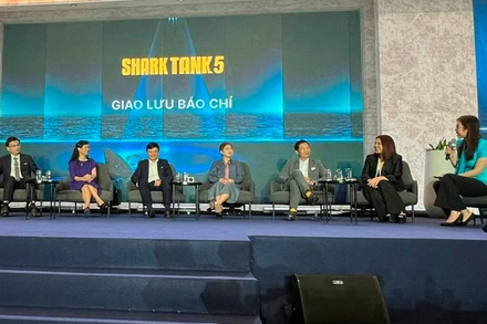 Các Shark thảo luận, trao đổi tại chương trình.