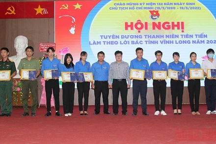 Những thanh niên tiên tiến làm theo lời Bác được tuyên dương cấp tỉnh. 