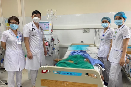 Bệnh nhân được chăm sóc tích cực tại Bệnh viện đa khoa Hòa Bình.