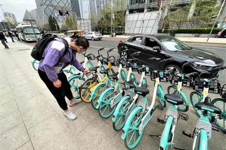 Xe đạp chia sẻ được ứng dụng hệ thống định vị vệ tinh Bắc Đẩu. (Ảnh: HỮU HƯNG)