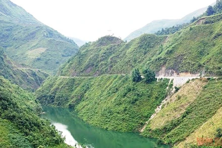 Con suối ở xã Na Hối, huyện Bắc Hà, nơi xảy ra vụ công nhân ngã xuống suối bị mất tích.  (Ảnh: ĐỨC NGUYỄN)