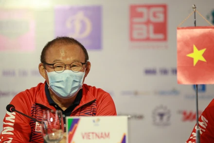 HLV Park Hang-seo tại cuộc họp báo trước trận bán kết gặp U23 Malaysia. (Ảnh: VFF)