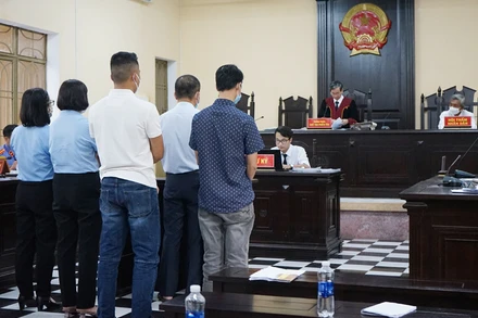 Phiên tòa xét xử vụ gian lận bảo hiểm y tế.