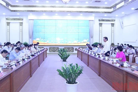 Quang cảnh buổi hoạt động giám sát của Đoàn đại biểu quốc hội Thành phố Hồ Chí Minh. 