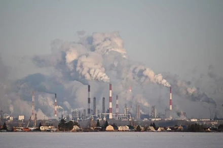 Nhà máy lọc dầu của Gazprom Neft ở Omsk, Nga. (Ảnh: Reuters)