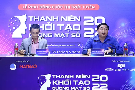 Đại diện Ban tổ chức cung cấp thông tin về Cuộc thi “Thanh niên khởi tạo gương mặt số” năm 2022 tại buổi lễ.