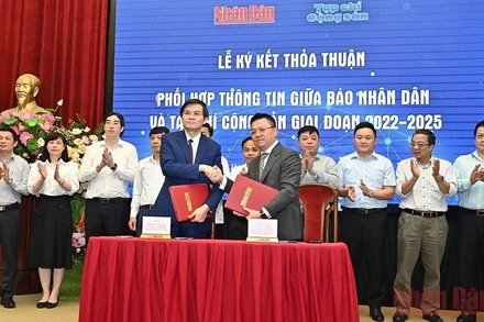 Quang cảnh lễ ký kết. (Ảnh: ĐĂNG KHOA)