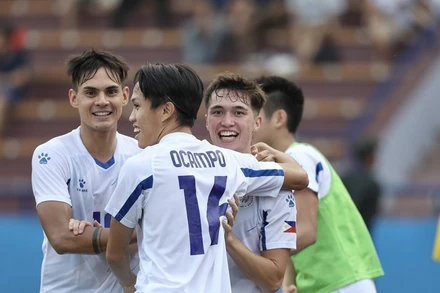 Các cầu thủ U23 Philippines ăn mừng bàn thắng trước U23 Timor Leste. (Ảnh: TTXVN)