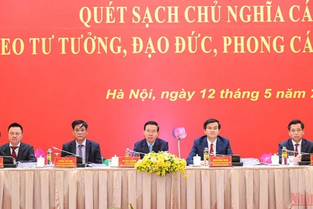 Các đồng chí chủ trì hội thảo. (Ảnh: Thành Đạt)