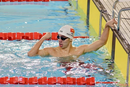 Huy Hoàng tiếp tục là đầu tàu, khi mở hàng huy chương và phá kỷ lục SEA Games ở nội dung 400m tự do nam. (Ảnh: Trần Hải)