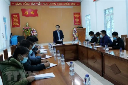 Bí thư Đảng ủy xã Khun Há, huyện Tam Đường (Lai Châu) Nguyễn Thanh Tùng là cán bộ luân chuyển cơ sở điều hành cuộc họp về triển khai nhiệm vụ phát triển kinh tế-xã hội của địa phương. (Ảnh: TTXVN)
