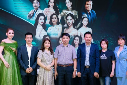 Ban tổ chức cuộc thi Hoa hậu Quý bà Việt Nam. 