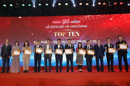 Vinh danh Top 10 sản phẩm - dịch vụ được người tiêu dùng bình chọn.