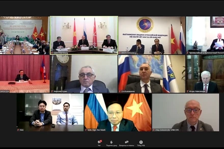 Các đại biểu tại hội nghị.