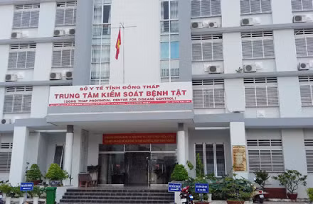 Truy tìm khẩn cấp người nữ đi cùng xe bệnh nhân 1440