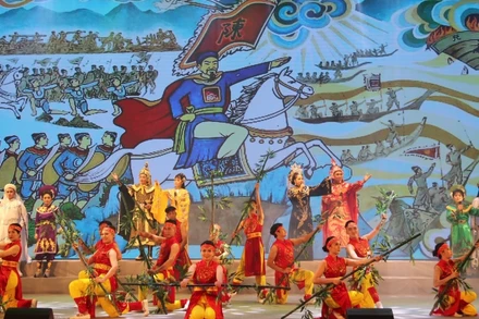 Tiết mục biểu diễn chào mừng tại Lễ Bế mạc. (Ảnh: Cục Nghệ thuật biểu diễn)