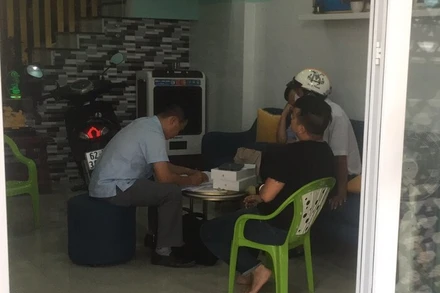 Công an khám xét nơi ở của Danh.