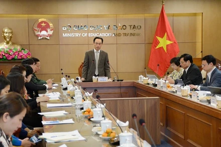 Thứ trưởng GD-ĐT Hoàng Minh Sơn chủ trì hội nghị.