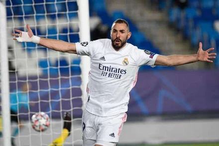 K. Benzema ghi cả hai bàn thắng cho Real Madrid.