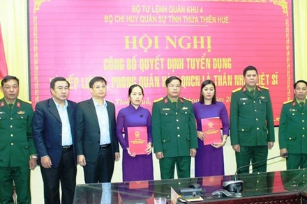 Việc tuyển dụng, phong quân hàm cho vợ các liệt sĩ thể hiện sự quan tâm của Quân ủy Trung ương, Bộ Quốc phòng, động viên trước sự mất mát đối với gia đình của các liệt sĩ.