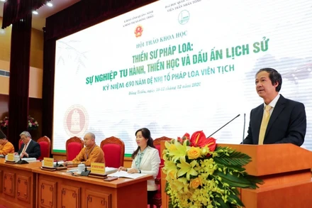 PGS, TS Nguyễn Kim Sơn, Giám đốc Đại học Quốc gia Hà Nội, Viện trưởng Trần Nhân Tông phát biểu ý kiến tại Hội thảo.
