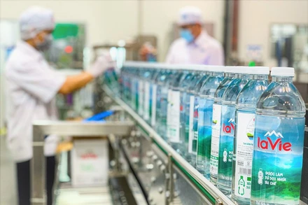 Dây chuyền sản xuất nước khoáng La Vie.
