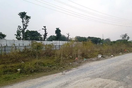 Một khu đất bỏ hoang nhiều năm nay tại Khu đô thị mới Thịnh Liệt (quận Hoàng Mai).