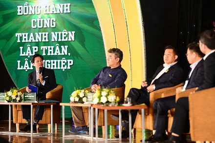 Các chuyên gia trên nhiều lĩnh vực chia sẻ kinh nghiệm thực tế tại Diễn đàn.