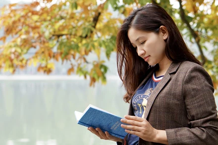 Nhà thơ Lữ Mai và tập trường ca "Ngang qua bình minh".