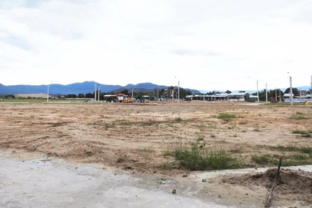 Khu tái định cư tại thôn Nha Hố 1, xã Nhơn Sơn, huyện Ninh Sơn, tỉnh Ninh Thuận đang hoàn thành hạ tầng giai đoạn 1, sẽ tổ chức cho 28 hộ bốc thăm cuối tháng 12-2020.