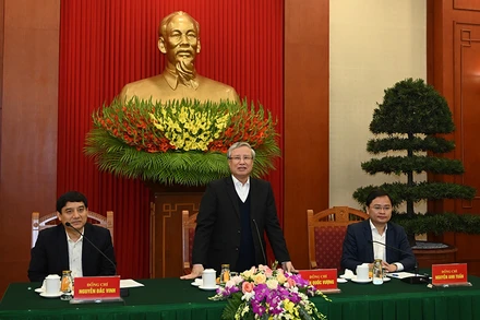 Đồng chí Trần Quốc Vượng, Ủy viên Bộ Chính trị, Thường trực Ban Bí thư phát biểu ý kiến tại buổi gặp mặt. Ảnh: DUY LINH.