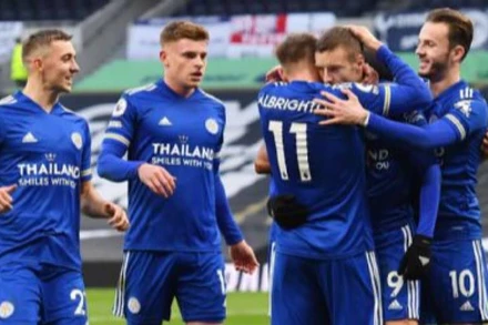 Các cầu thủ Leicester xuất sắc thắng Tottenham 2-0.
