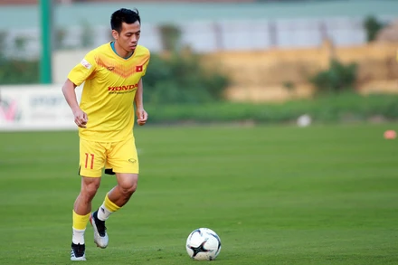 Tiền đạo Văn Quyết nỗ lực làm mới bản thân trong lần trở lại khoác áo đội tuyển quốc gia. 