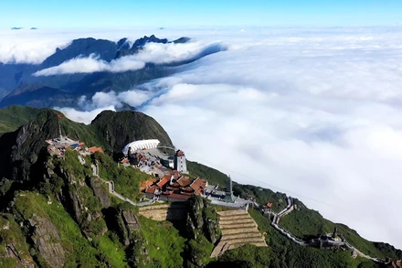 Tới Sapa tận hưởng cảm giác săn mây ở Fansipan là một trong những hoạt động được người Việt Nam ưa chuộng dịp cuối năm. 