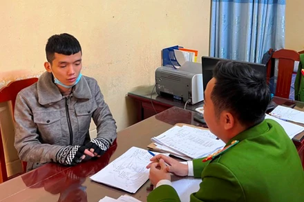 Công an tiến hành xét hỏi đối tượng Võ Ngọc Trung.