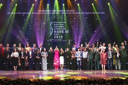 Vinh danh các nghệ sĩ tại Chương trình nghệ thuật giới thiệu gương mặt nghệ sĩ, năm 2019. (Ảnh: Trần Huấn)