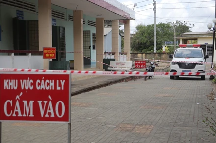 Sáu người đi chung xe với bệnh nhân 1452 được cách ly theo quy định (Ảnh minh họa).