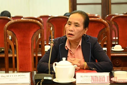 Bà Phạm Thị Lâm, Trưởng bản Cáo, xã Lâm Hóa, huyện Tuyên Hóa, tỉnh Quảng Bình, tham gia giao lưu trực tuyến tại trụ sở Báo Nhân Dân, ngày 2-12-2020. (Ảnh: TRẦN HẢI)