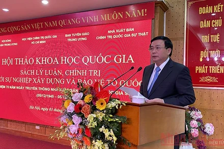 Đồng chí Nguyễn Xuân Thắng phát biểu đề dẫn. Ảnh: TRỊNH DŨNG