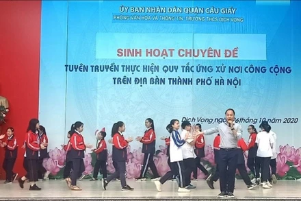 Tuyên truyền Quy tắc ứng xử cho các em học sinh ở Cầu Giấy.